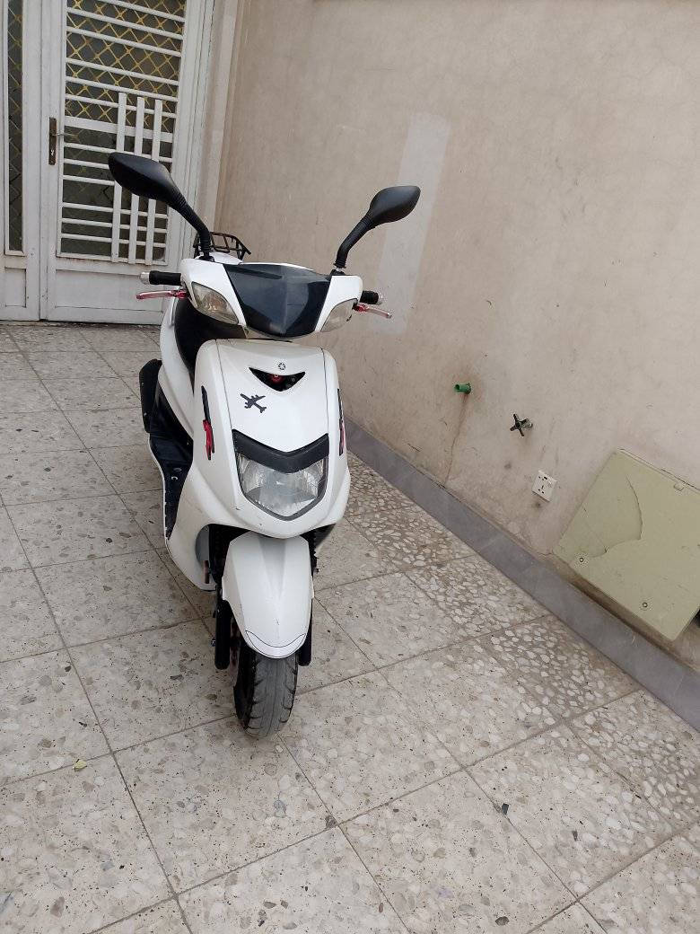 دراجه سكنس ياباني سرعة 110مكينه بلاديه ما مفتوحة ابد ناعمه شلعه قويه كهرباء كوله شغال نكره سلف هندر اوراق بسمي الدراجه كامله نضيفه السعر 450 بغداد الشعب رقمي ***********
