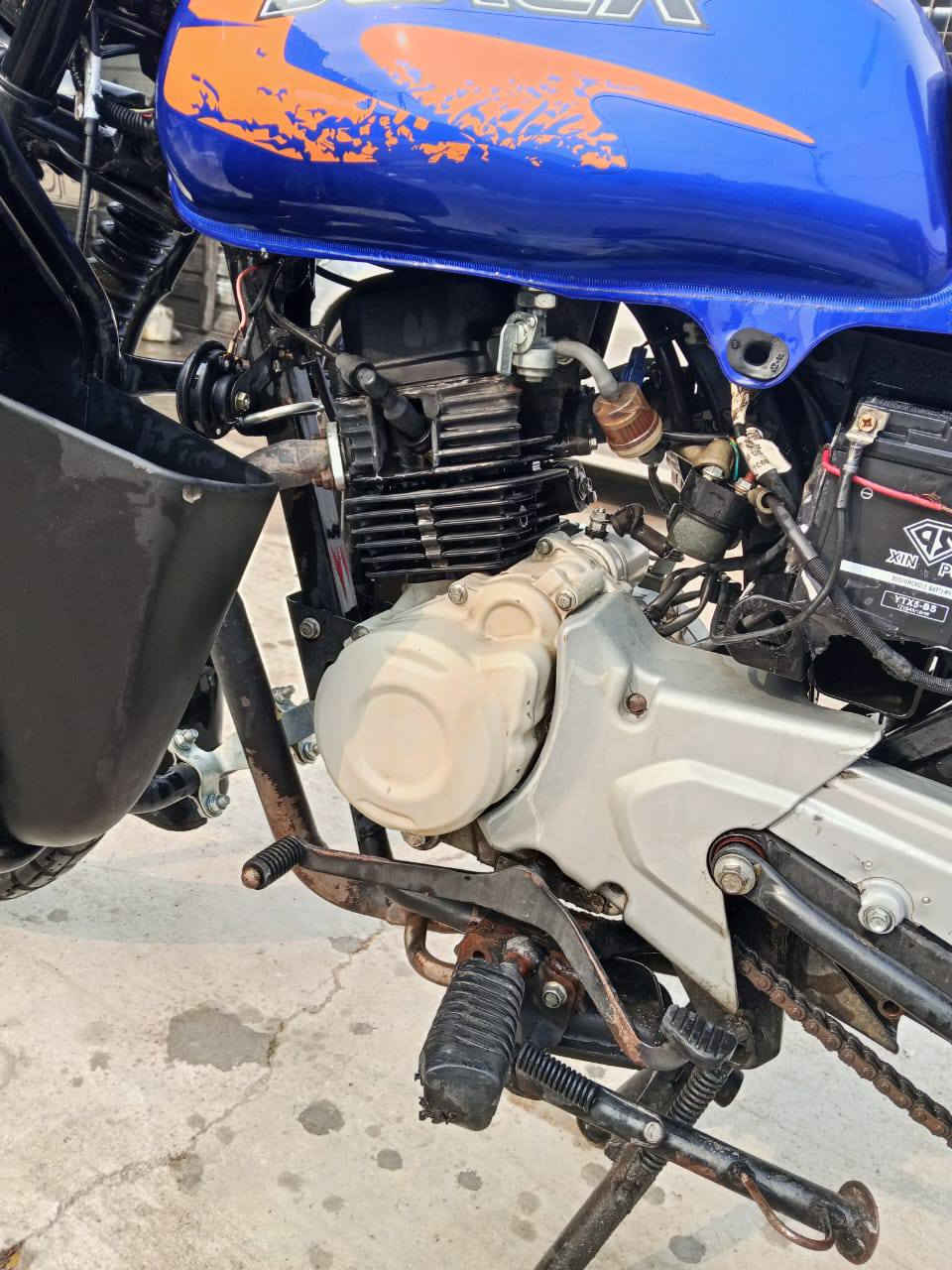 مكلف بنشر 
بوكسر موديل 2022 
مرقم لوحات انكليزي بأسمي تحويل ثاني يوم 
مكفوله من كلشي 
نقص باتري وقبق باتر (كڤر صفاحيه) 
مكاني بغداد زعفرانيه 
السعر 2100 بيها مجال بسيط حك الجيه 
رقم 
‏‪0783 815 3459‬‏
