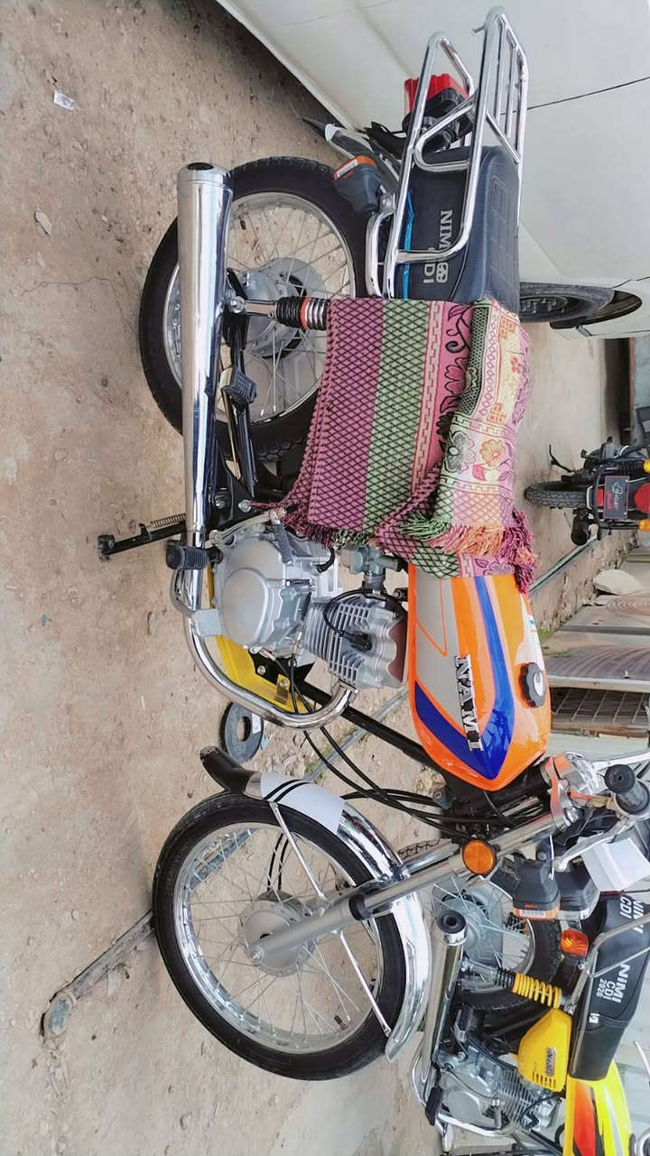 السلام عليكم للبيع نامه امتياز موديل 27 زيروو بعدهه اوراق كامله منفيس وصل معرض تروح ترقم مكفوله كفاله عامه من الشخط لون مميز السعر 750 وبيه مجال الشراي يتصل وبيه خير ويدلل خاص مغلق ***********
