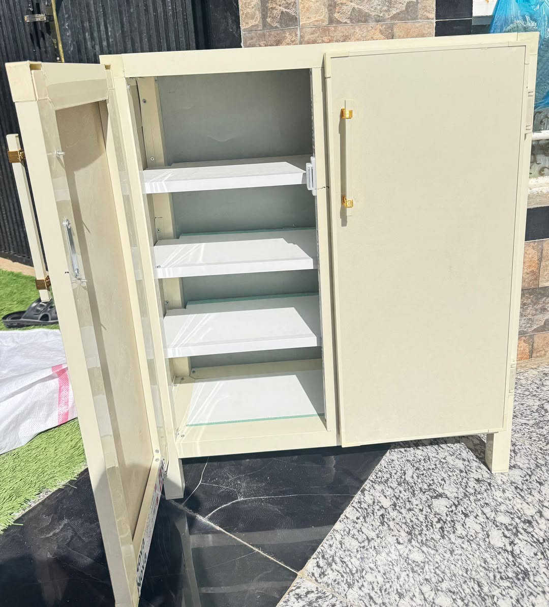 السلام عليكم
جزامة (كشوانيه) جديد غير مستعمل 

ارتفاع 94
عرض 77
نزال 30
4رفوف بيبيسي

السعر80الف
توصيل متوفر داخل النجف
***********
