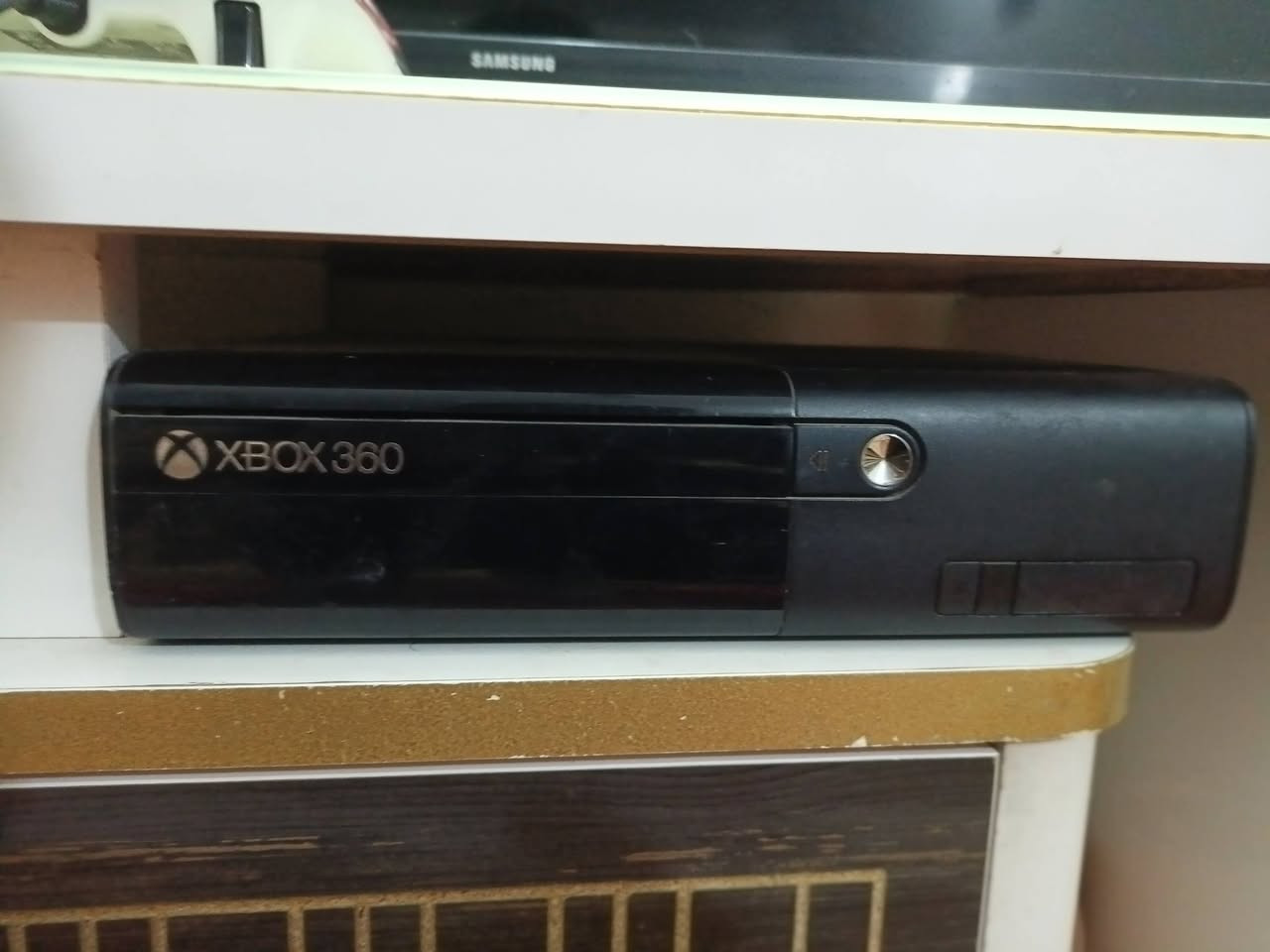 السلام عليكم اكس بوكس 360 للبيع ويا جوستيكات عدد اثنين وياه العاب 25 لعبه ومن ضمن الالعاب جي تي اي 5 وبيس 2018 غيرها من الالعاب الحلوه السعر 110 وبي مجال بسيط الرقم ***********
