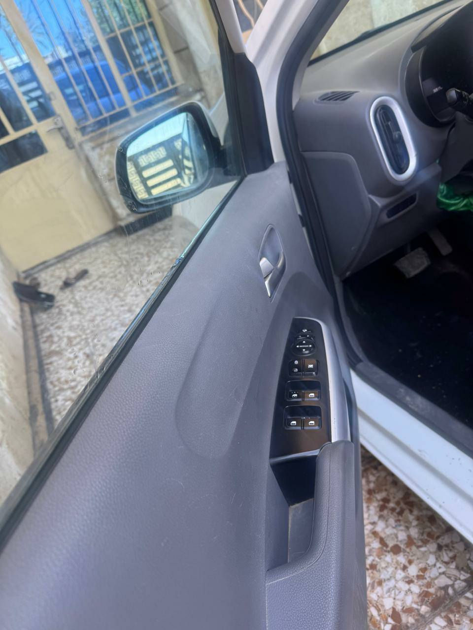 بيكانتو موديل ٢٠١٨ لون ابيض وارده خليجي ماشية ٣٥ ضربة مسحوبة بارد الباب الخلفي من السائق سعره ١٠٦  بية مجال بسيط المكان بغداد والاتصال ع هذا الرقم واتساب فقط***********
