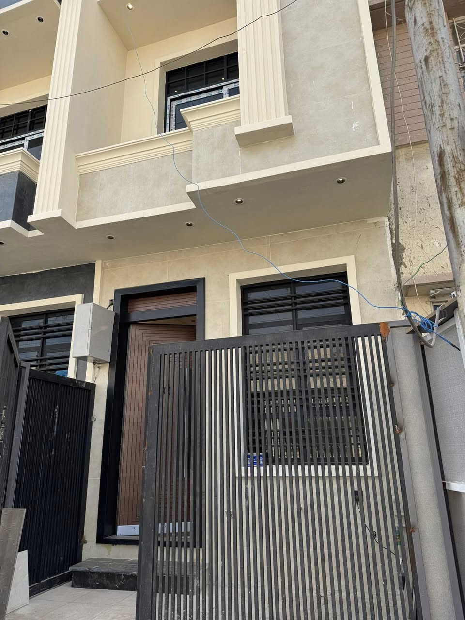 فرصتك لامتلاك بيت بطابو صرف مساحات 50 م   فضلة. 5 متر. عرض شارع 20متر
مواصفات البيوت: عرض شارع 20 متر 
✔️ 3غرف نوم واسعة
✔️ صالة معيشة بتشطيب عصري
✔️ خدمات عدد (2)
✔️ منور للإضاءة والتهوية
✔️ تصميم حديث يلائم العائلة

📍 الموقع: بغداد – حي القاهرة  – ناجي عواد  – داخل فرع افران زيتون 

📞 للاستفسار: ***********

• الرقم الثاني:
