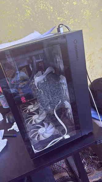 سلام عليكم من رخصت الادمن عندي ram 32 6400 
بدون (كرت)
r7 7700 
كيس من game max 
مبرد colar master 720ml بورد كيكابايت x870e WiFi  
مساحه التخزين 1500 كيكا ssd و m.2 و ssd 
Power موجود بل صوره
ارد ابيعهه وياها شاشه سامسونك g5 165hz 2k 
وما مستخدمهن بس شهر واحد قبل 6/1 لان وراها بديت سادس 
رقم التلفون *********** السعر 1,800 مليون و ثمانميه وبيهه مجال بسيط
