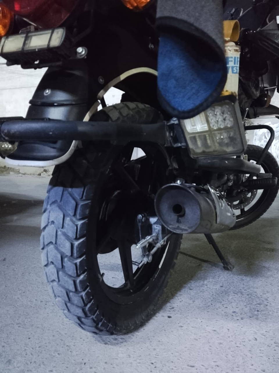 يالله السلام عليكم دايوان جبلي موديل ٢٠٢٣ شهر ١٢ نزلته ٢٠٢٤ شهر ٥
مرقم بغداد ماشيه ٣٠ الف حقيقي مال جناي الدراجه مرتبه على أيدي محور ويل وتاير خلفي بوكسر الأصلي وعليه تعلاوات  بلوجكترات ثنين بالوجه وثنين وره ويه دوسة البريك مكينته مكفوله كفاله عامه من كلشي دهن موتل لتر و ٢٠٠ كل سبوعين  مامشتغله هواي من الدوام للبيت السعر مليونين و ٤٠٠ بيه مجال بسيط
مكاني الزعفرانيه 
***********
