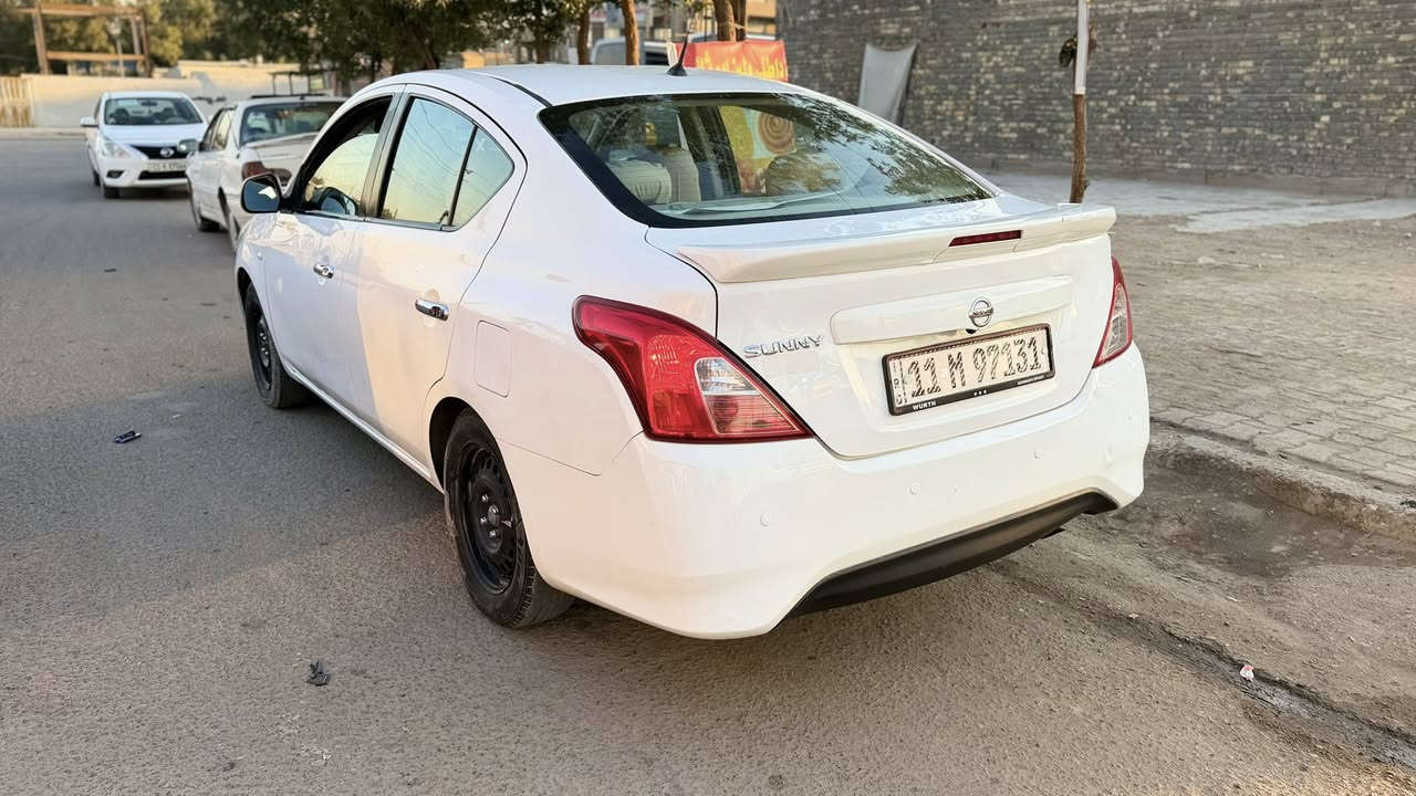 السلام عليكم سني موديل 2021 رقم بغداد الجديد باسمي هزه جديده سنويه جديده ماشيه 95 كير محرك تبريد كفاله تخم تاير حداديه جديده مكفوله من الصبغ والتبديل بيه فقط بوارد 
مكاني بغداد للتواصل 
***********
