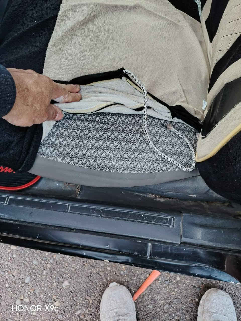 برنس عادي موديل ٩٥محرك ٢٠٠٠ مفتوح كير اوتوماتيك محرك مكفول تبريد تدفئة لايت زنون ويل كب صدر امامي خلفي جيد للبيع السعر ٣٦ وبيهة مجال وترهم مراوس هم العنوان ديالى زهيرات ***********
