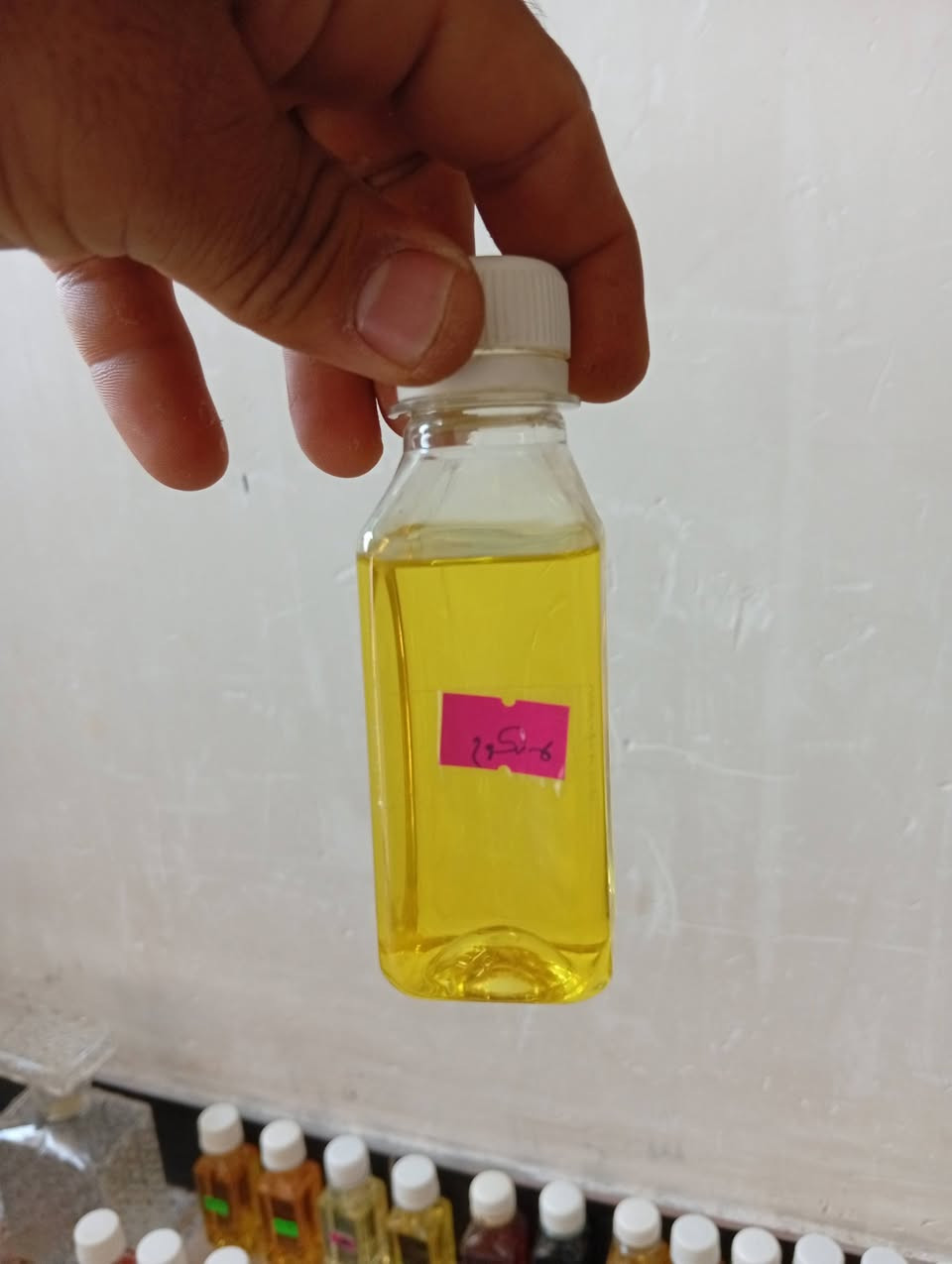 عطور مركزه فرنسيه بيبي اسنس البيع العدد  40 عطر كل عطر 100مل
.+سرنجه 
+شيش فارغه العدد 35 
+شيش متروسه 24 قطع
+شيشه كبيره تخلي بيه كحول 
كلهن 450الف معا توصيل
والله فوك 550صارن عليه  

سبب البيع شتريتهن وكلت استرزق على معارف عود شغله ثانويه  بس طلعو المعارف ضيم وضلايم  المهم الي يفيدنه ويريد يسترزق بيهن  بل عافيه علي. 
***********
