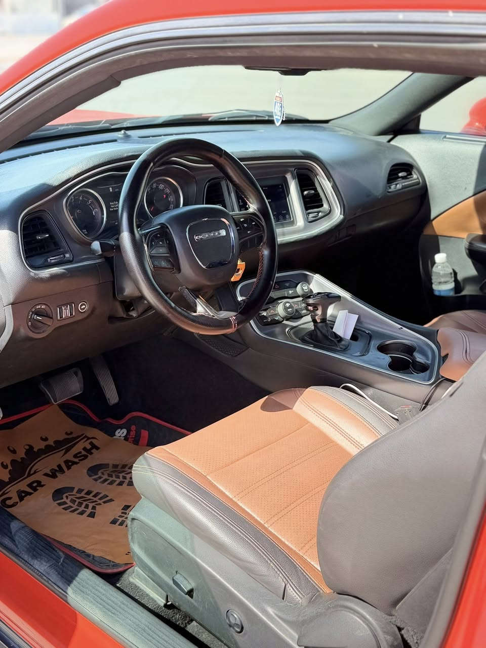سلام عليكم
جالنجر sxt موديل ٢٠١٩ 
ماشية : mi 70
تخم تايرات جدد
صدر جديد
حادثة بنيد مبدل ومصبوغ 
وجاملغ الخلفي بي بارد خلف سايق هنا بالعراق صار
مكاني بغداد 
رقم التليفون ***********
