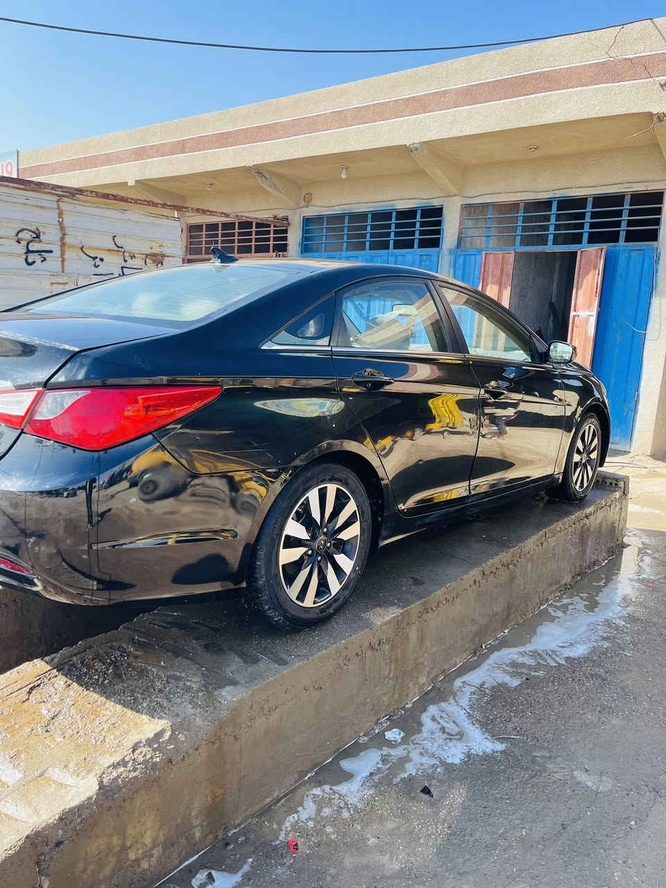 السلام عليكم للبيع سوناته مديل ١١ مضلع سياره جاهزه من كلشي محرك كير صدر تخم تاير كله جديد 
حدث من امريكه جاملغ وهنا بيهه طخه باب السايق مصبوغه الصفحه سياره حلوه ومال جناي 
رقم بغداد تحويل مباشر مكاني بغداد الجديده 
السعر ٨٥ 
تلفون ***********
