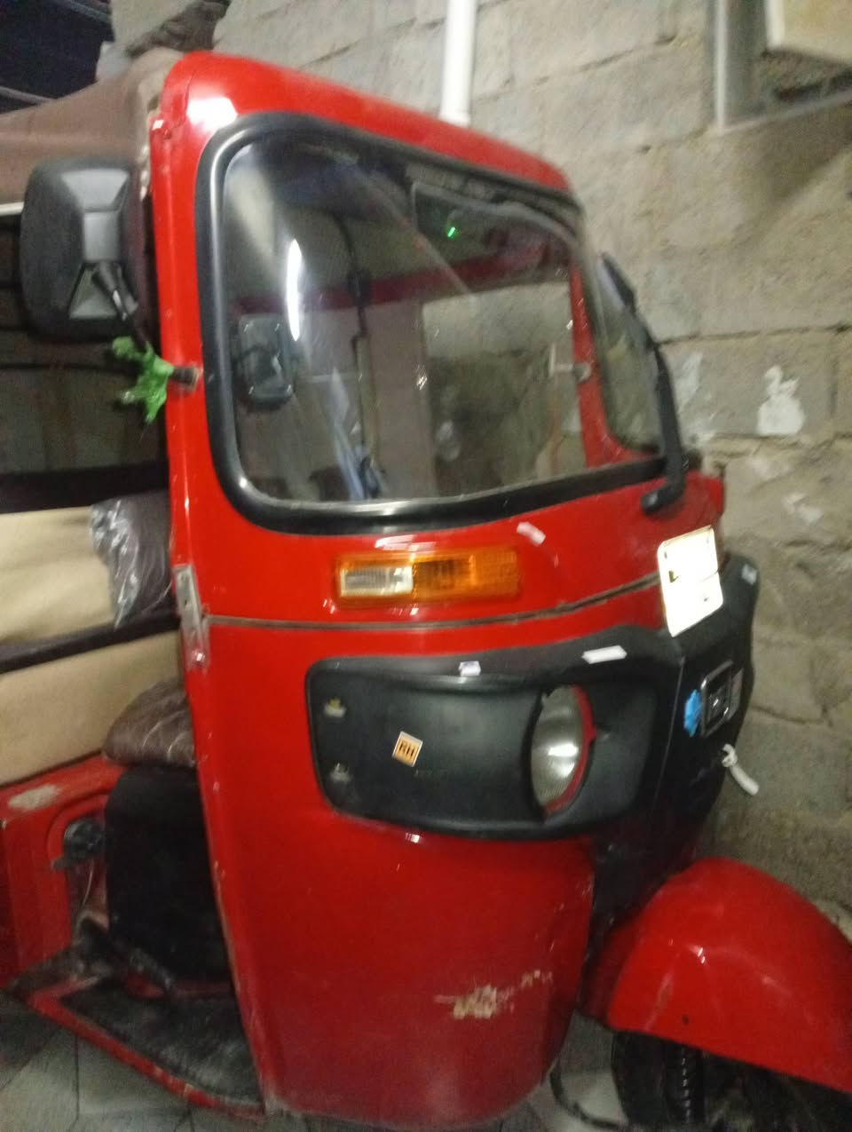 تكتك 18 شهر 10 مكفوله من لتنقيص ولتبخير  وبيه ضربه بلغد والصفحه لورا.  مرقمه وسنويه السعر 5و300 وبيه مجال الاتصال ع رقم ***********
