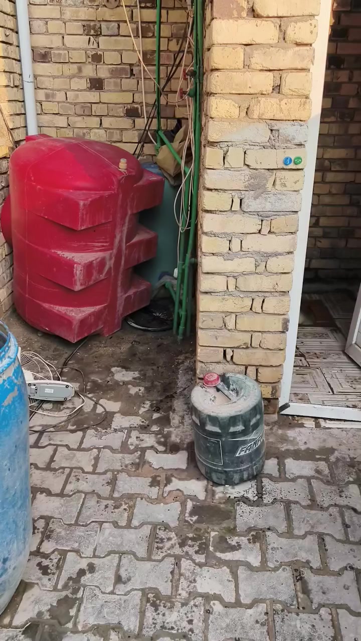 دار، للبيع مساحه ١٦٠ خلف الملعب ***********
