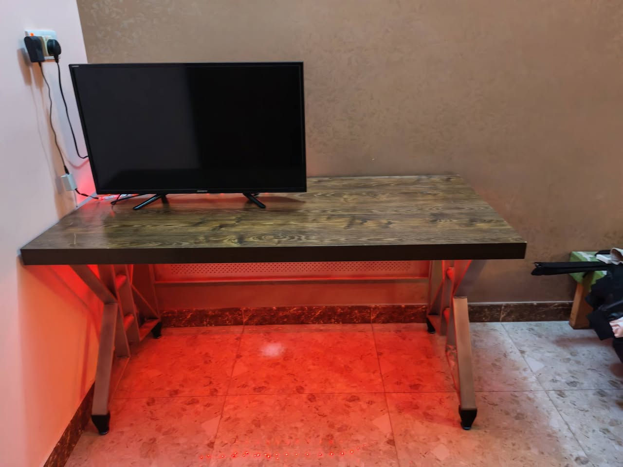 ميز، mdfخشب مع كرسي
140سم70xسم
للبيع مكاني بغداد
***********
