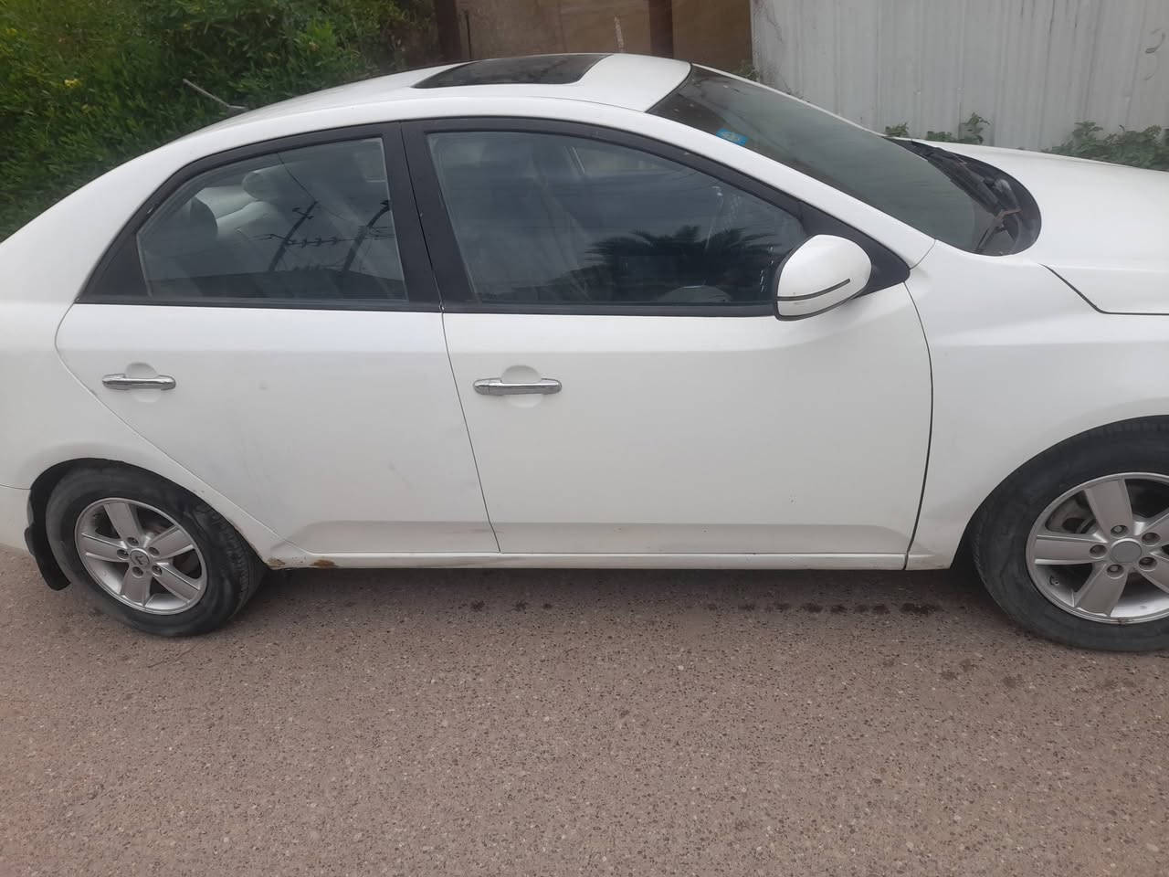 السلام عليكم كيا سيراتو مديل 13 رقم بغداد بسمي سنويه ل 30 ملصق هزه جديده محرك كفاله مامفتوح 1600كير اوتماتيك ممتاز 6 نمره فتحه سقف اشايرعلى مري السياره بيها طخه قبق الجنطه 4 قطع رش حوض تكم شواصي كفاله تحويل مباشر الاستفسار على هذا رقم *********** واتساب مازنجر متوفر ...السعر المطلوب 97 وبيها مجال لطيبين
