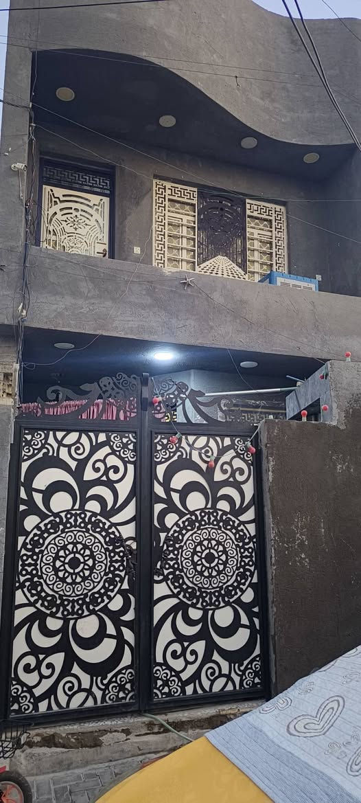 للبيع دار بحي السفير ١٠٠ متر قريب على شهداء الثالثة
اي استفسار ***********
