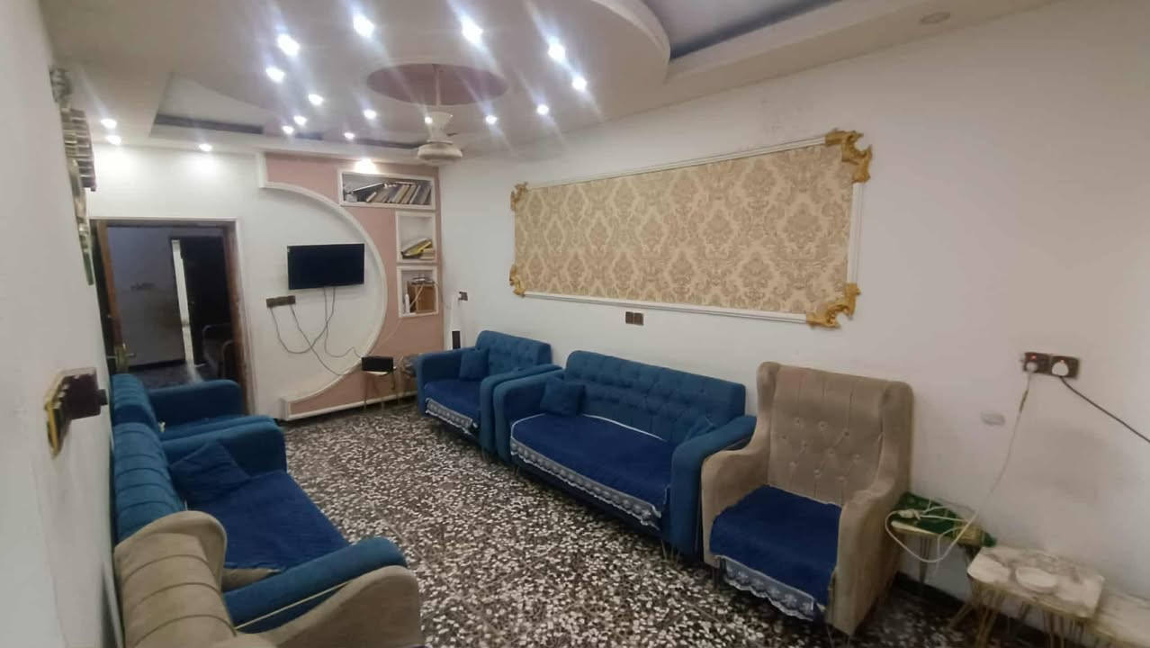 � بيت للبيع – الزعفرانية / قرب عمارة أسد بغداد ✨
📍 الموقع: بغداد – الزعفرانية – شارعين مال سيد هاشم (قرب عمارة أسد بغداد)
📏 المساحة الكلية: 125م

📜 الملكية: طابو صرف

🔹 تفاصيل البناء:

 • الطابق الأرضي: غرفة + استقبال + صالة + مطبخ + ملحقات
 • الطابق الثاني: غرفتين كبار + صالة + ملحقات

📐 الواجهة: 6.25 م
📏 النزال: 20 م
🧱 سنة البناء:

 • الطابق الأرضي: 2009
 • الطابق الثاني: 2016

🚗 عرض الشارع: 10 أمتار
💧 الخدمات: متوفرة بالكامل

✨ موقع مميز ومناسب للسكن 
📩 للاستفسار أو التفاصيل الخاصة يُرجى المراسلة على الواتساب او الاتصال على الرقم  ***********
