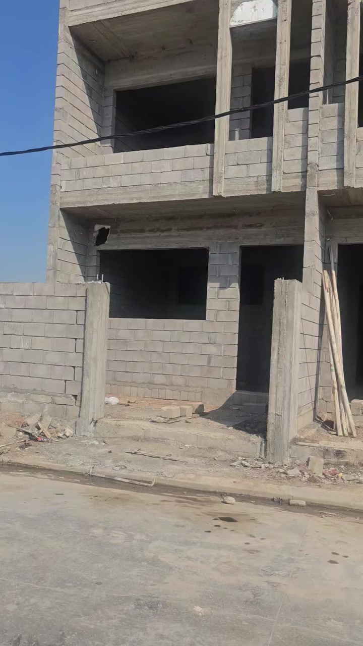 بيع هيكل ٢ مساحه ١٠٠ متر طابقين حي زيونه استفسار ***********
