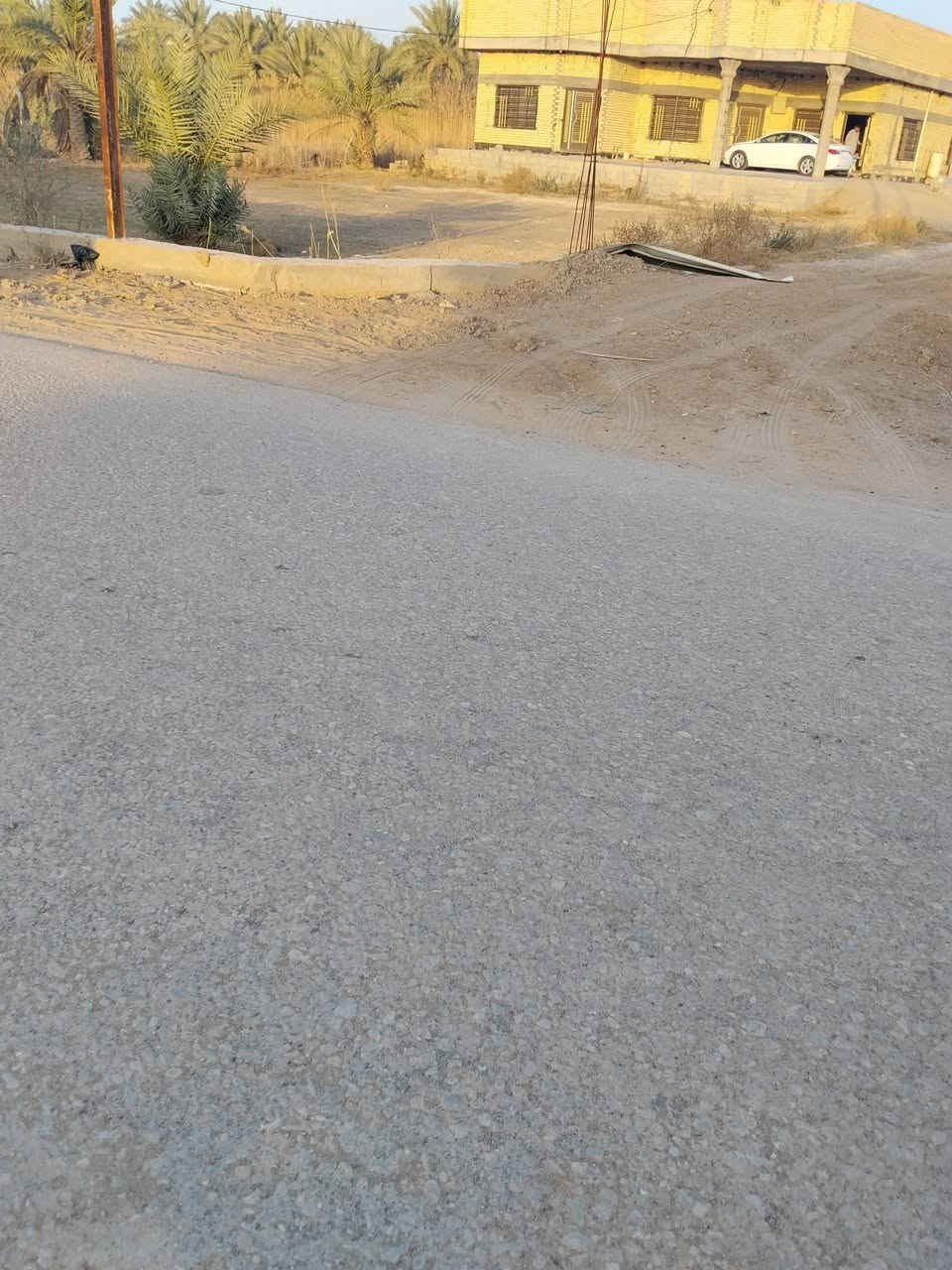 السلام عليكم يوجد دونم للبيع طابو زراعي سند ٢٥ على طريق كربلاء بغداد  طريق ياحسين المسيب عمود ٦٦٢ يبعد عن الشارع العام ٥٠٠م تبليط واجهه الدونم ٥٠م يوجد فيه بيت حديث ٢٠٢٣ مساحته ٣٠٠م وجود خدمات ماء سقي   واساله وكهرباء السعر ٢٥٠ وبي مجال للاستفسار الاتصال ***********
