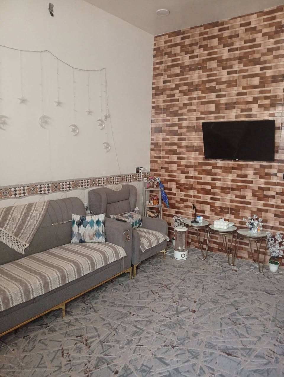 بيت 50متر استقبال وغرفتين ومطبخ وحمام 2 قرب جامع الملك القدوس للاستفسار الاتصال على الرقم واتساب 
***********
