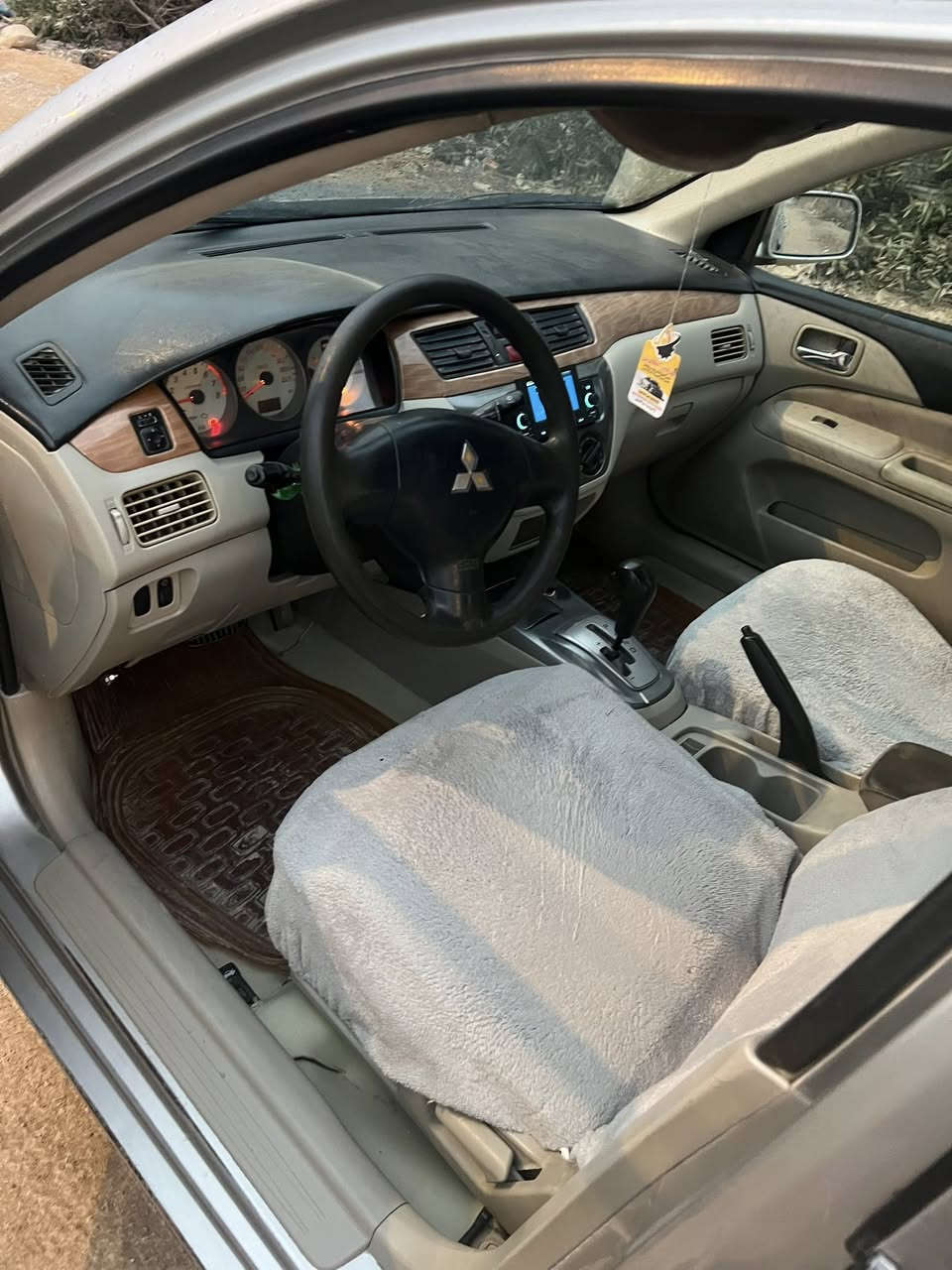 لانسر موديل 2010.  السياره جاهزه من مكينه وكير و حداديه بيه ضربه بل جاملغ الخلفي بس وبيه جراد بصيط رقم قادسيه  السعر ٦٨ وبيه مجال المكان ديوانيه ***********
