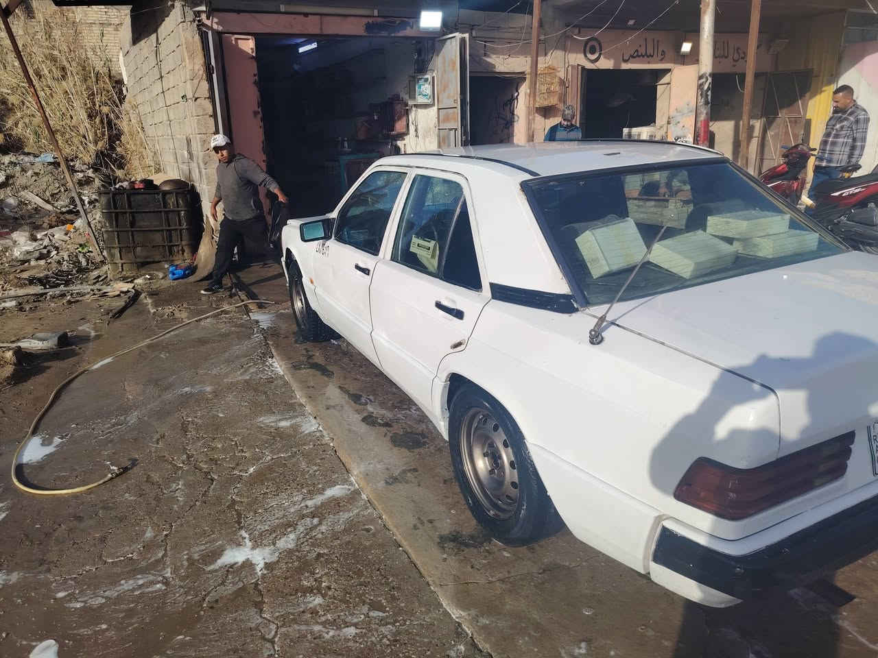 سلام عليكم مارسدس 190 محور ونجي 2500 موديل 1993 رقم بغداد مكينه وكير خير من الله حداد نص عمر
لا ضربه ولا شي مصبوغه عام جماليه فقط البنيد طار عل جامه ماذا اي شي عده الجامه الاماميه السعر 37 $وبيه مجال عنوان بغداد سبع البور ***********
