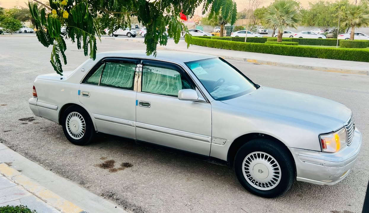 السلام عليكم ورحمة الله
للبيع كراون راس الثور تكم موديل 1998 
يسره بلاد رقم بغداد انگليزي باسمنا تحويل مباشر سنويه مجدده لل2030 
كير ومكينه 3000 ديلكو شرط النظافه 
السياره جاهزه من كلشي كهربائيات حداديه تبريد تخم تاير دواخل ماناقصها اي شي مال جناي 
السعر 68 وبيها مجال بسيط 
للاستفسار،، ***********
