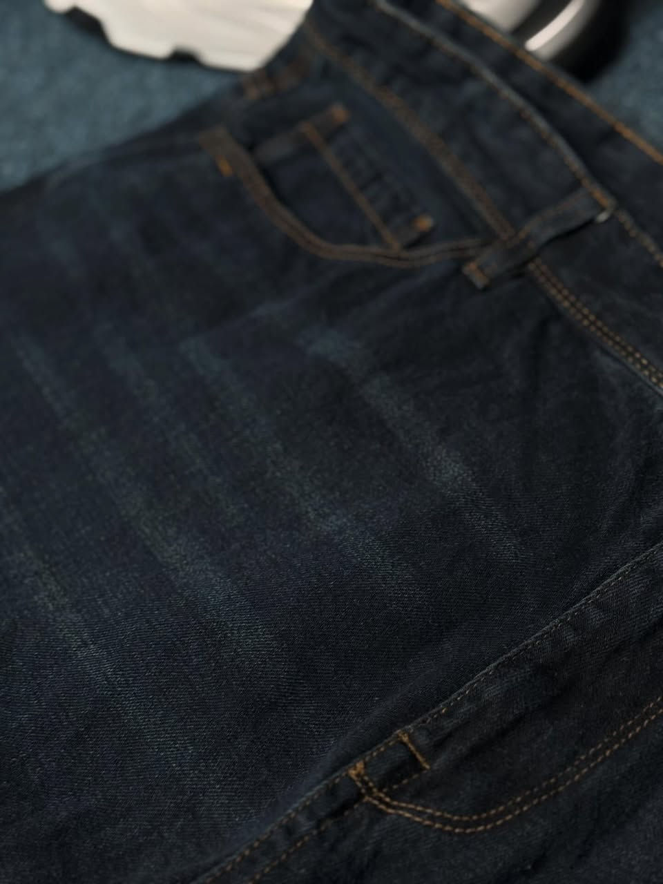 NEXT 
جينز من الماركة الانكليزية نيكست 
لون ازرق داكن 
تصميم كلاسيكي مريح 
قالب مستقيم 
غلق بسحاب 
خامة قطنية 100%
بلد الصنع : بنغلادش 
القياس : 40 
عرض الكمر : 50 سم 
الطول : 108 سم 
عرض الحجل : 22 سم 
السعر : 40 الف 
توصيل مجاني داخل بغداد وباقي محافظات العراق 🚚⁩


**إذا كنت صاحب هذا الإعلان وتريد حذفه لأي سبب، رجاءا أرسل رسالة إلى الدعم الفني**