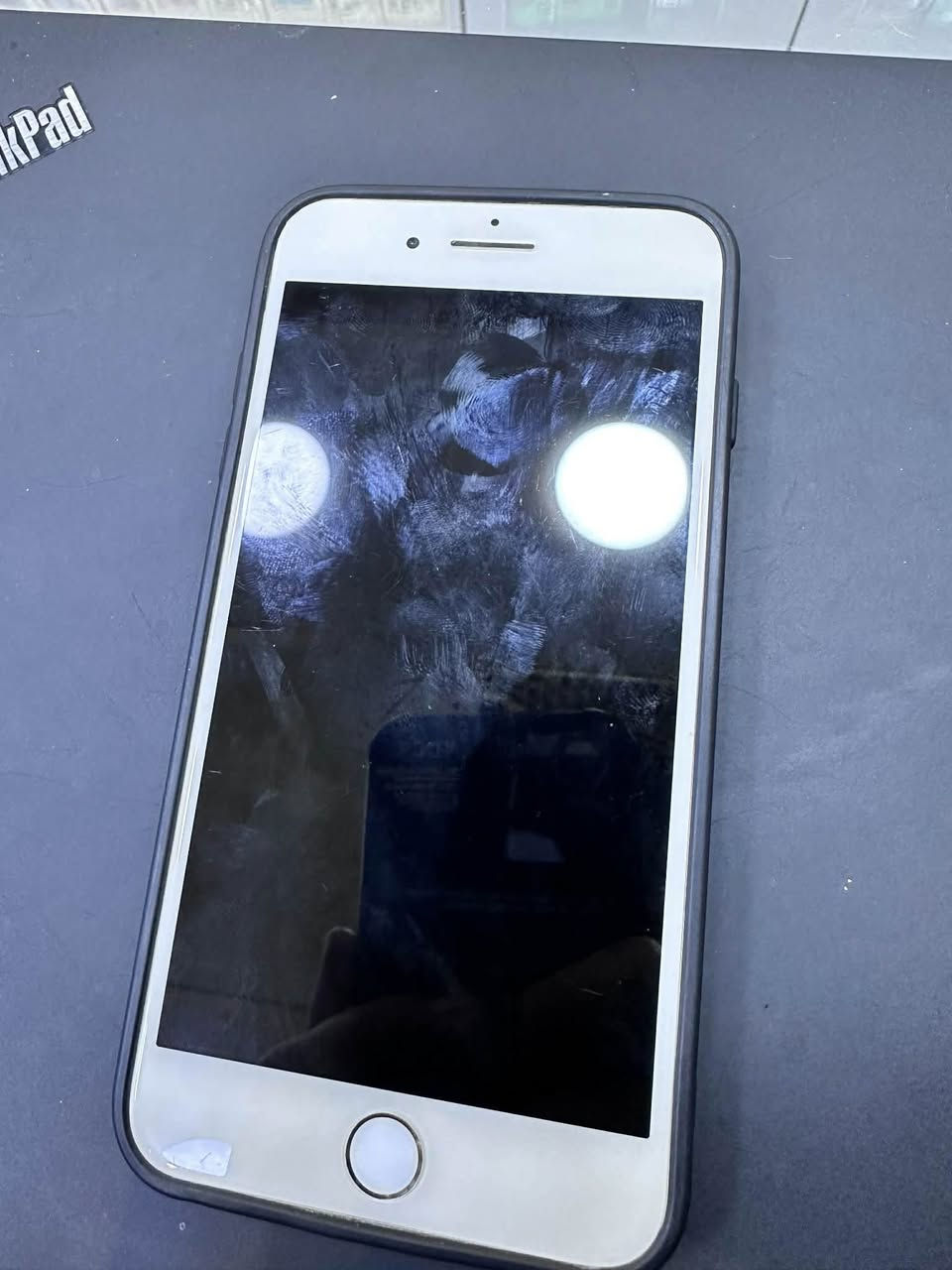 ايفون ٧ بلاص
ذاكره ١٢٨
بصمه شغاله 
كاميرا امامي شغال 
خلفي شغال بس وسخه نضفها 
بطاريه ٨٩
سعره ٧٠ بي مجال للشراي
***********
