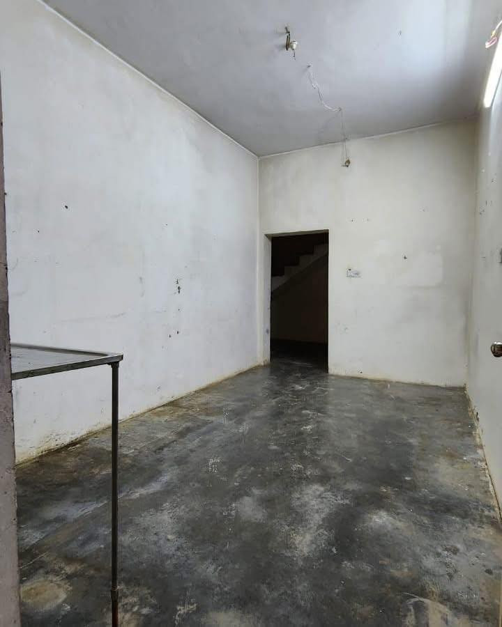 جديدنا
#بيت_للبيع_في_القلعة 
بيت 225 م طابق واحد بناء 2013
يتكون من غرفتين نوم و صالة و أستقبال ومطبخ وصحيات داخلية و خارجيه عدد 2 وكراج
لا مخدوم جميع الجهات ....بسعر مناسب للأستفسار مراسلة الصفحة .. او الاتصال ع الرقم 
*********** .
