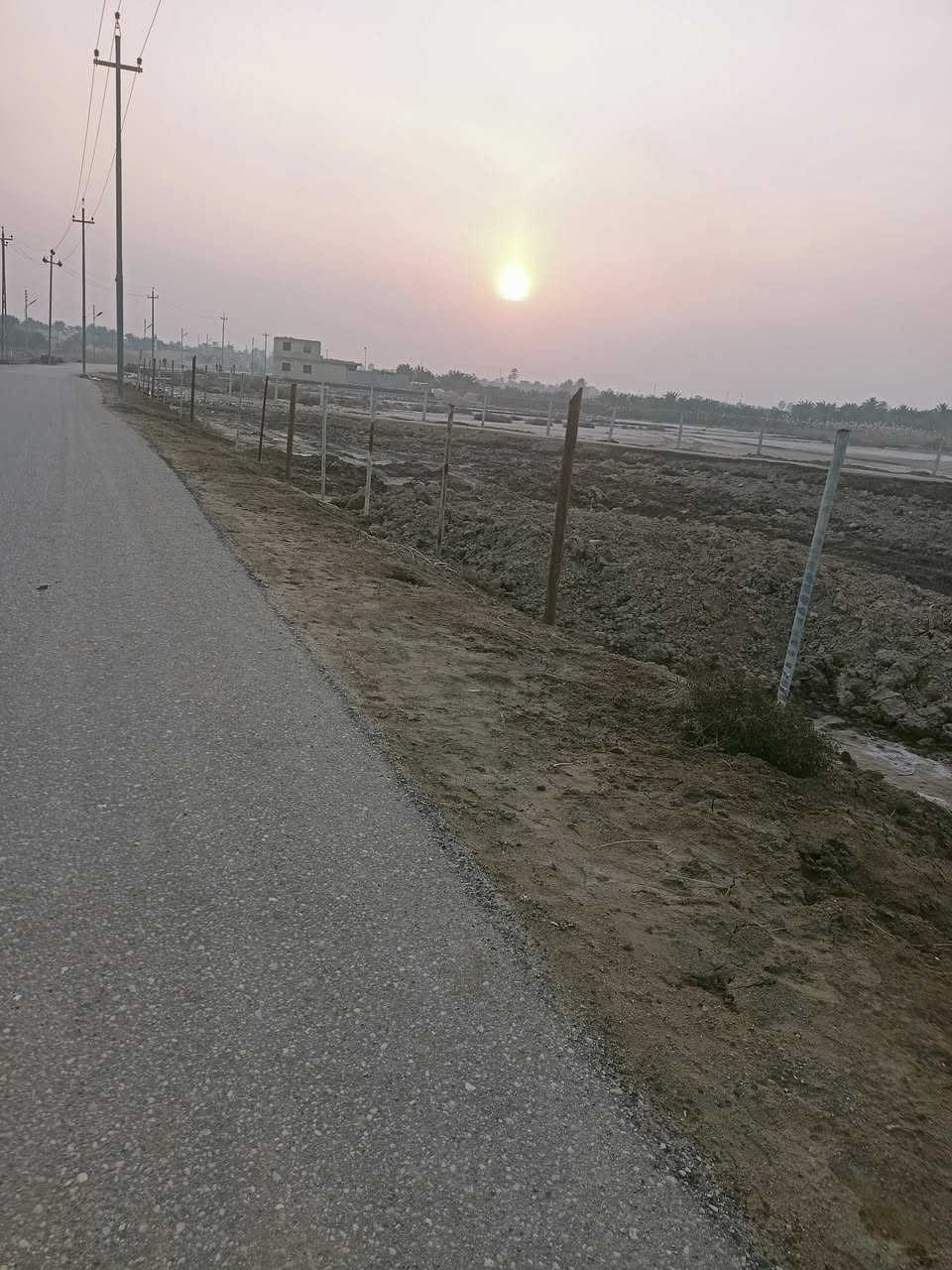 للبيع....... دونم زراعي على التبليط ناحيه السديناويه الطريق السياحي خلف مدرسه المبداء للاستفار اكثر على الرقم ***********
ملاحضه غير متواجد على الفيس
