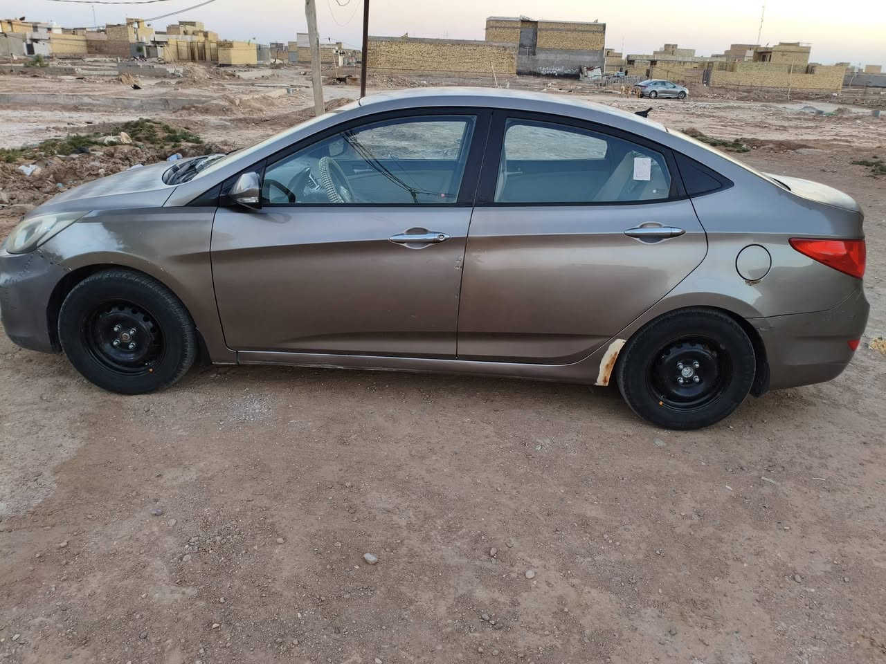 السلام عليكم سياره اكسنت1600 للبيع موديل 2014نص فول مبدل باب الصدر  وقطعه صبغ الباب الوره باب الصدر  كير مكينه كفاله تبريد ثلج للتواصل ***********
