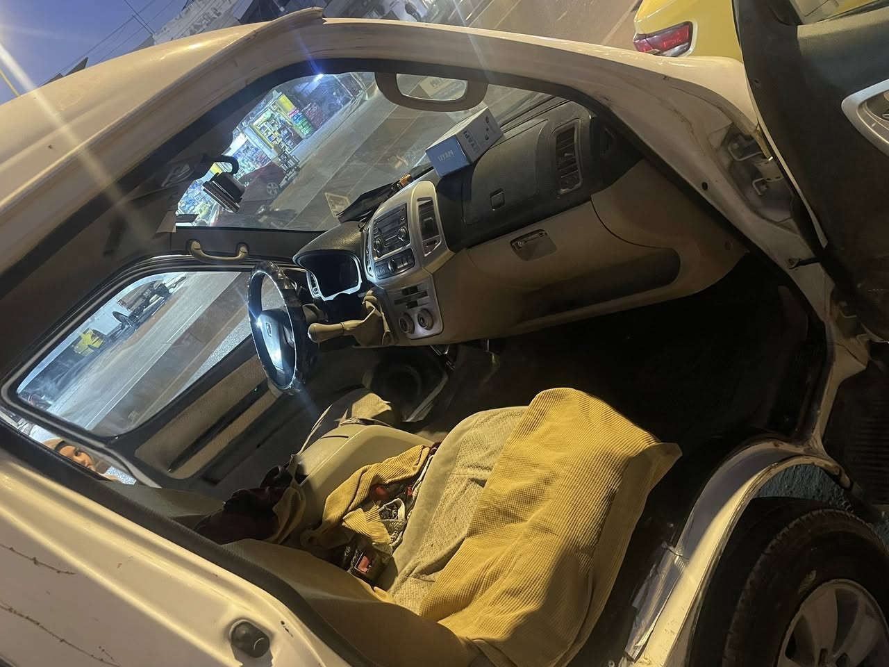 السلام عليكم كيه جنبي ٢٠١٤ رقم دولي مصفره غرامات وهيأ كير مكينه تايرات صدر جديد  كهربائيات شغاله نقص تبريد سعره ٦٥ وبيه مجال عنوان بغداد صليخ ***********
