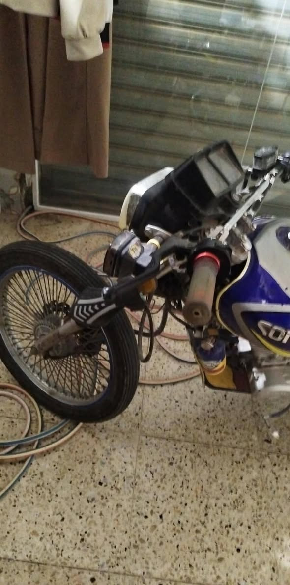 سونك 23 لبيع محركه مفتحو بس ولفات
بدون صرف الدراجه نقصه عربانه وصجمات استرين فقط السعر 🛑450 بيه مجال لطيبين . متواجد وتساب فقط 
***********.
