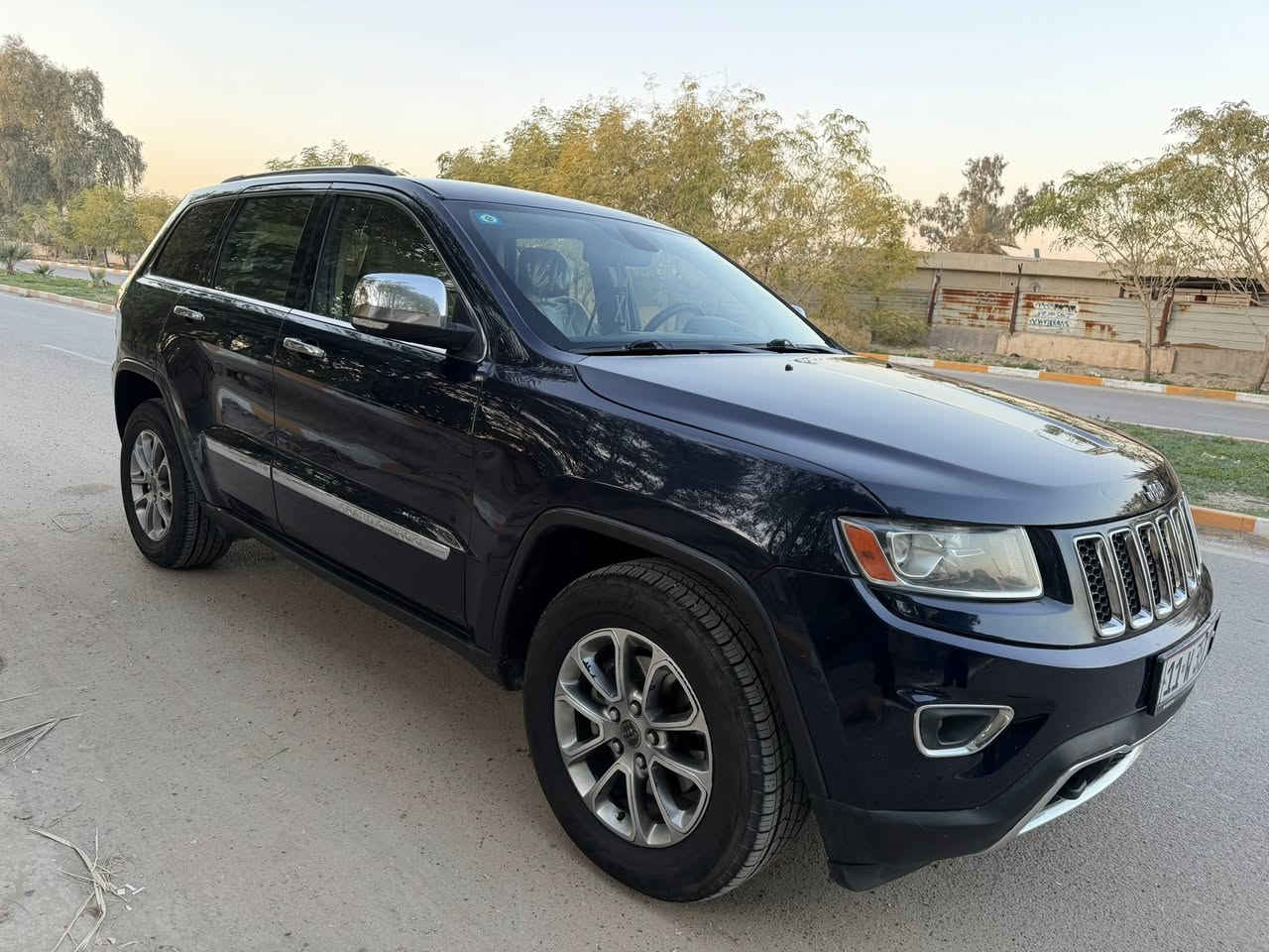 السلام عليكم   2014Jeep  الون نيلي بيها ٥ قطع صبع بدون دواخل ماشيه ١٧٧ سياره جاهزه مابيها نواقص مكينه كير خير من الله تخم تاير جديد السعر 175 بيها مجال بسيط مكاني بغداد  ***********
