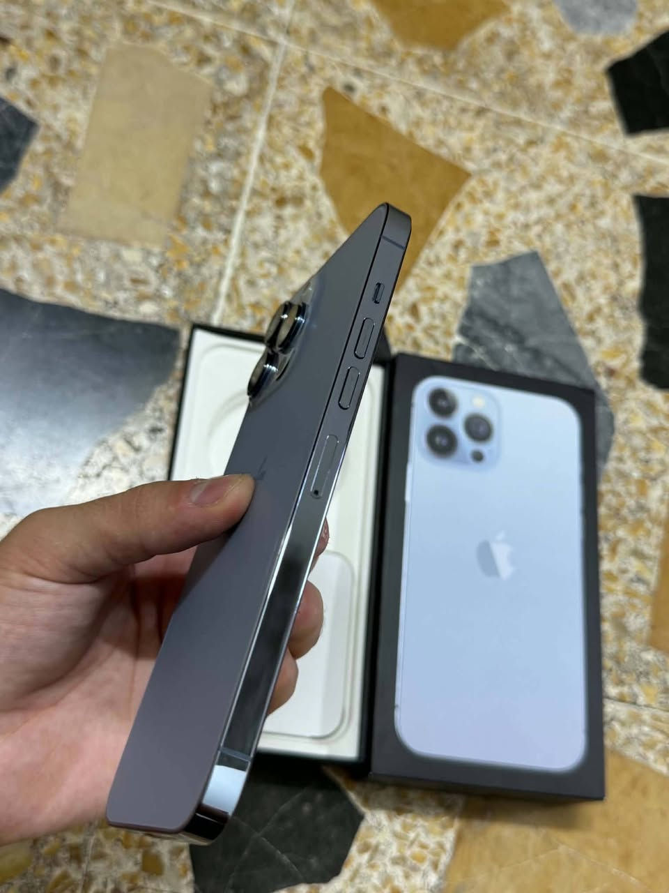 مكلفه بل نشر 13 برو ماكس 
ذاكرته 256 
بطاريته 84 لا مصعد ولا ملعوب بي 
نضافته 100 شرط 
زلخ واحد مابي 
من نزل إلى هسه عل أيدي 
جهاز بلادي ويه كارتونه 
مامفتوح مايعبر هوه شرط 
سعره 760 بي مجال


**إذا كنت صاحب هذا الإعلان وتريد حذفه لأي سبب، رجاءا أرسل رسالة إلى الدعم الفني**