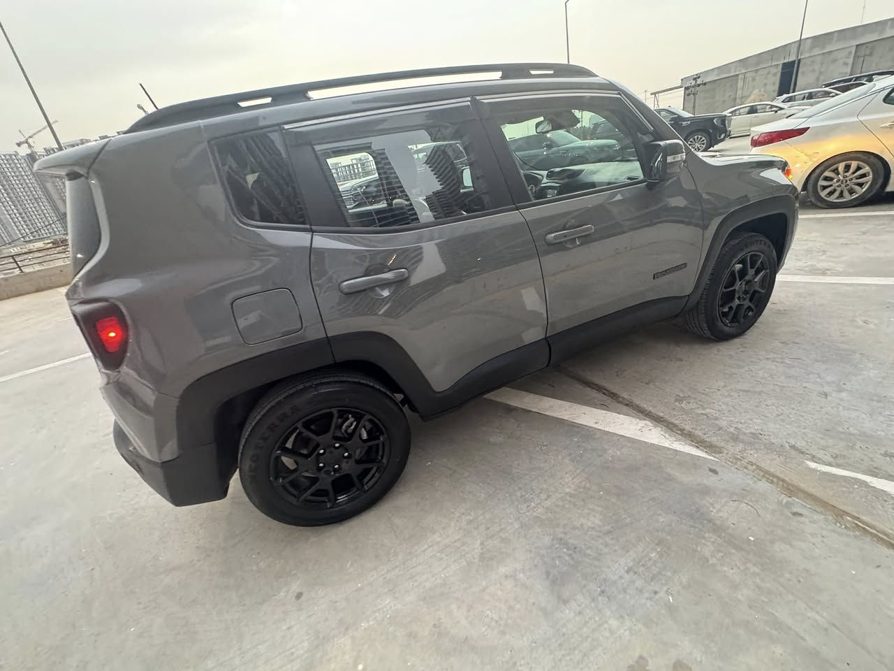 السلام عليكم ، للبيع جيب رينيجيد موديل 2020 فئة لاتتيود ، محرك 2400 دفع رباعي وتشغيل عن بعد ، ماشية 40 الف كيلو متر ،
تبديل قطعتين نفس اللون ( بنيد وجنطة)
قطعتين صبغ ( جاملغ امامي ايسر وجاملغ خلفي ايمن ) 
كير ومكينة وكهربائيات وصدر كله نظيف

السعر 12 الف دولار، للاستفسار الاتصال او مراسلة الرقم ***********
