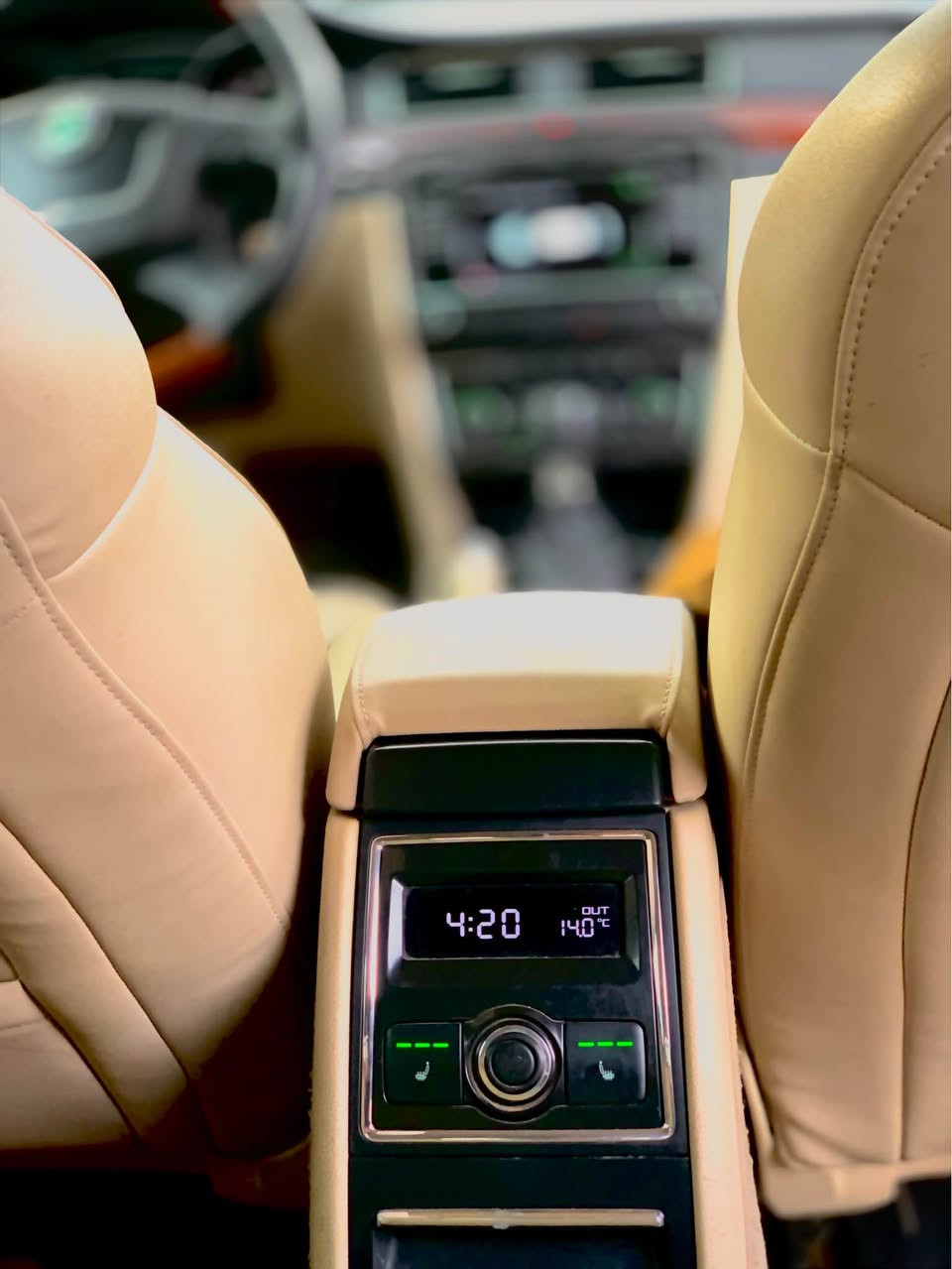 Skoda SUPER B 
2013 
1 قتعه و نیف صبغن 
بئ داخلی بئ ئایرباگ 
گئر و مه‌کینه ب شه‌رت 
سیاره بئ مه‌سرفه 
سعرا وئ 98$ و مه‌جال 
300$ غرامه یئل سه‌ر 
.
.
.
سكودا سوبر ب 
٢٠١٣ 
قطعه و نص صبغ 
بدون دواخل بدون ايرباك  
كير و محرك بشرط 
سياره بدون مصرف 
جديده 
سعر ٩٣ ورقه و بيها مجال 
و ٣ اوراق غرامات 
.
.
.
موبايل 📲 : 0751 056 2769 دهوك, العراق
