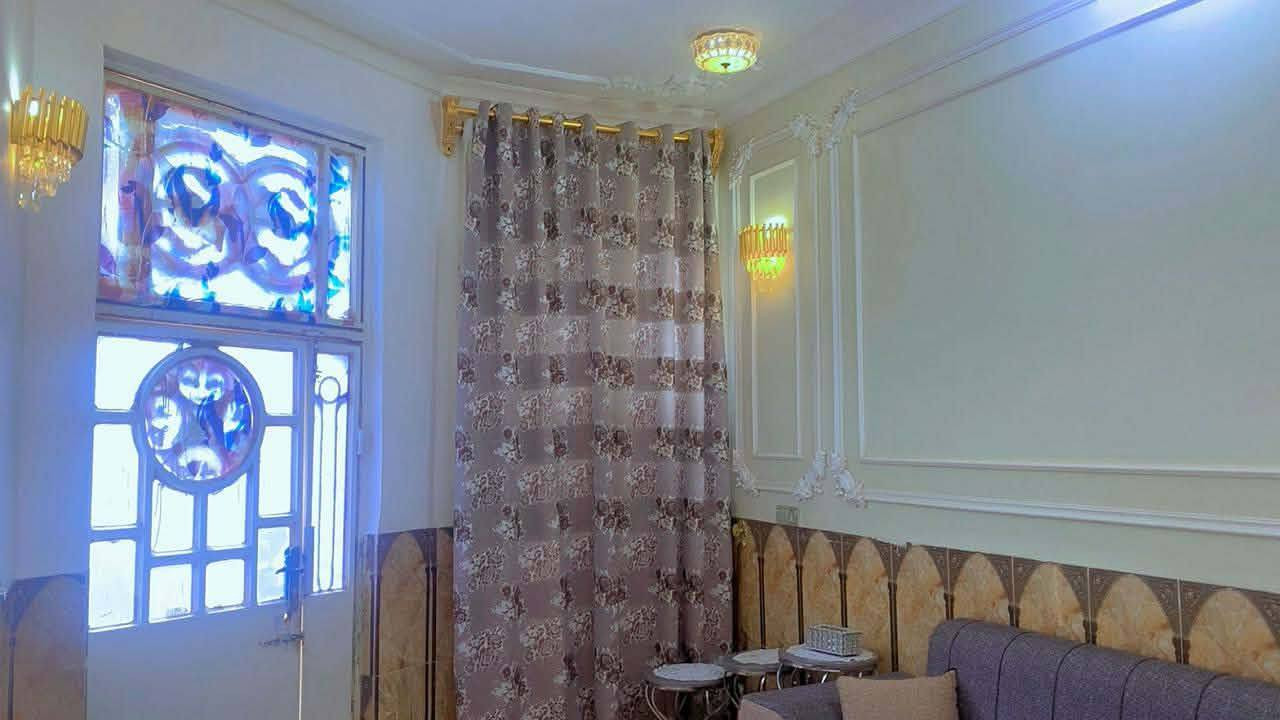 بيت للبيع طابو صرف 

حي الامين الاول
على ساحه 
قريب لشارع المعلم

مساحه ١٢٥م

طابق ونص كونكريت
غرفه صاله استقبال مطبخ صحيات
الطابق الثاني
غرفه صاله مخزن

الروفان للعقار 
***********
