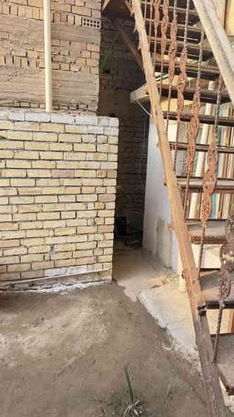 السلام عليكم ارض للبيع في حي اور ال600 محلة 325 
مساحة الارض 208 

واجهة 6 متر 

نزال 30

15 متر ويصير تداخل بي متر و90 سم موضوح بصور 

تصير واجهة الارض 7 و90 يعني 8 مترات 

لاستفسار الاتصال : 

***********
