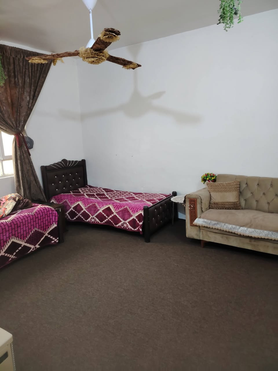 مساحه 100
9*11
:يحتوي على
4 غرف نوم
وصاله فوك وجوه
واستقبال
مجمع صحيات عدد 2
مطبغ+ مخزن

مكان حي الصدر الأول مقابيل الحضاره 
***********
