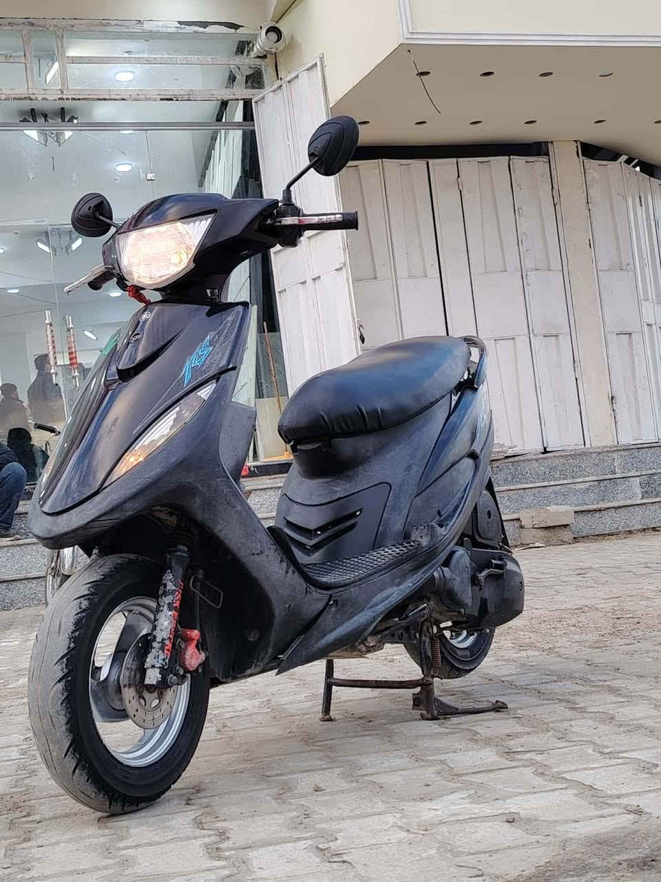 سلام عليكم دراجه ماكس عدله مال حاويه صارله شهر ونص من منزله من الحاويه دراجه ما نقصه برغي مكان دوانيه مركز ما متواجد علاه الفيس رقم الهاتف ***********
