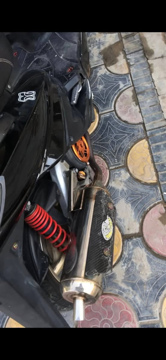 السلام عليكم اخوان
سكنس ياباني نوزل ستان كهربائي 
للبيع الدراجة عليها تزويد خارجي خفيف  صالنصه وشويه خفايف 
الي بنفسه الدراجة يراسل واتساب *********** مموجود خاص
