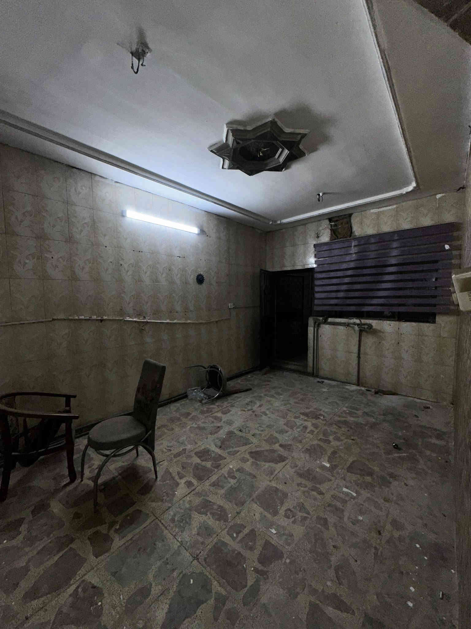 #للأيجار__في__السيدية 
بيت مساحة 75م 

يحتوي على غرفتين نوم وغرفة اطفال  وصالة ومطبخ وخدمات وكراج 

قيمة الاجار:700 الف 

للاستفسار:***********

او زيارة مكتب الفهد الهندسي للمقاولات العامة/شارع جامع الاقصى مقابل مكتبة الحكم سنتر
