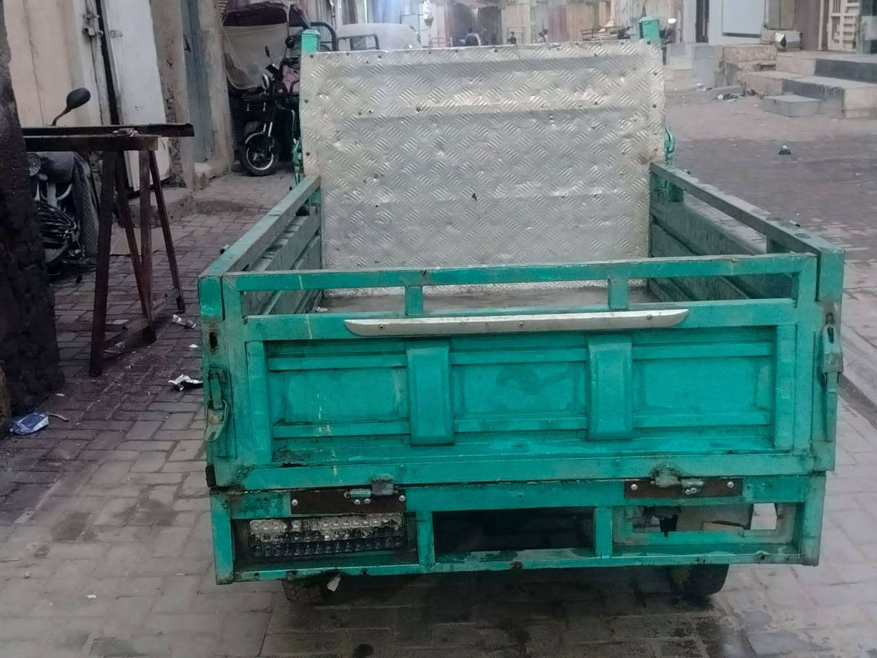 السلام عليكم ستوتة شحن للبيع بيه بطاريات ٢ لو ٣ تعبانات سعره ٤٠٠ ألف مكاني بغداد شارع شارع الكفاح 
***********
