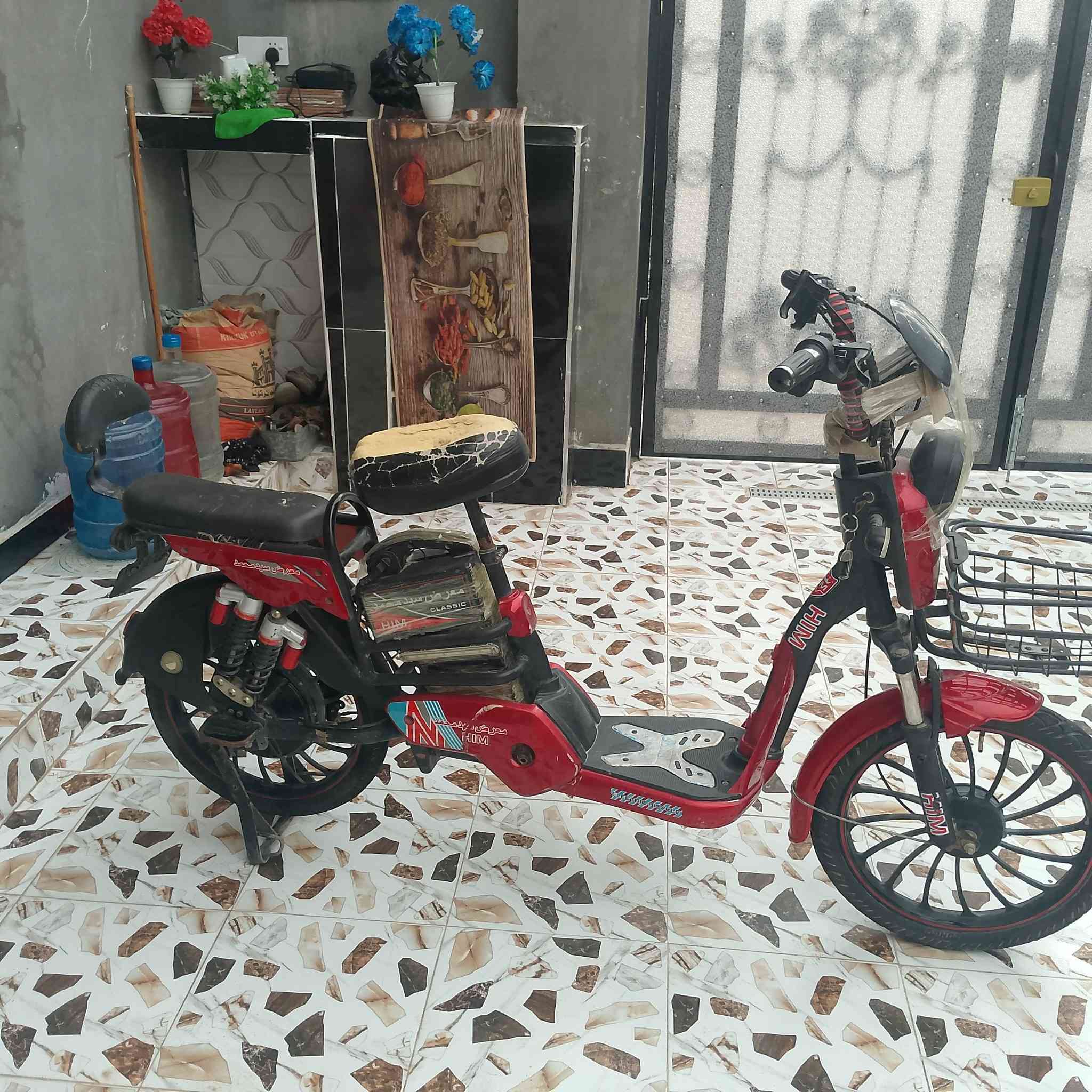 السلام عليكم بايسكل للبيع شحن كامل 24 السعر 200 بمجال قليل المكان ديالى بهرز رقم الهاتف ***********
