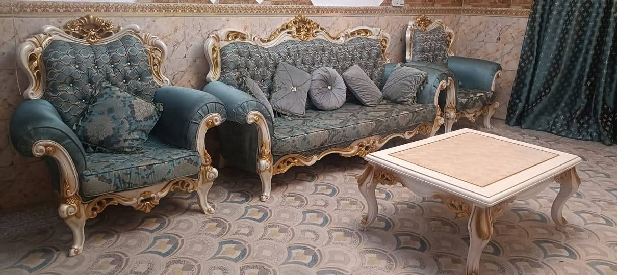 تخم ملكي  تصميم مصري نضيف مع طبله وسطيه    معروض بسعر مليون  ونص مع مجال بسيط للاستفسار ا  الاتصال على الرقم ***********
