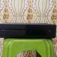 شباب عندي اكس بوكس وان فات كامل ملحقاته بي عطل فقط القرص ما يطلع والتش...