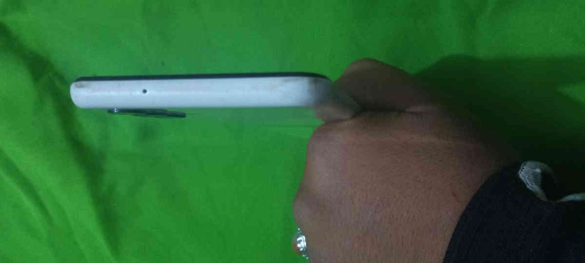 سلام عليكم اخوان
جهاز البيع 
ما مفتوح ولا طاب التصليح
السم / A13 
الذاكره/ 64 
العشوائيه/  12
انذافة /90/م/100 
السعر /100 الف 
العنوان / الرميثة 
الرقم/ ***********
