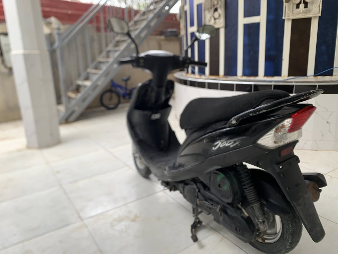 سلام عليكم ماكس منقولي كله بلاديه برقي ما مفتوح منه   قبل 3اشهر من  طلعت من الحويه مكان القرنه الشرش *********** سعر خاص
