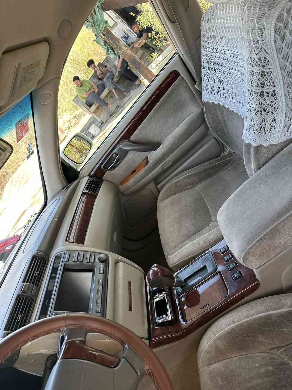 للبيع تيوتا كراون اللون أبيض محجل .
رقم كركوك لوحات حديد وسنويه وملصق ، مفحوصه ومدفوع گمرگ بقرار 48 وقرصها واصل وداگها بيدي حاسبه ( معاملتها كامله )

مكفوله كفاله عامه من كص وضربه قويه ونقل جثه.

المواصفات 
4دكم أصل.
تبريد قطعتين أمامي خلفي.
ثلاجه خلفيه🧊.
تحويرة النجف بالكامل فوگ وجوه.
بيها مكينه ديفور الكبير وگير جدد قبل مده شادهن كفاله حته من تنقيص دهن وماي ، شرط ماي زيتي ودهن ميتاسيو 
شاصي 75 
اربع كشنات كهرباء.
مثبت سرعه +تحكم ستيرن.
برده خلفيه كهرباء .
كيجات دبل شاشه
ويل نجمه أبيض حجمه ١٦
عاديه مو كرستال
كامره خلفيه متحرك.

السياره مالكها بالبصره شوكت متريد ترقم موجود
العنوان🏡النجف الأشرف - المناذره 
سياره مال جناي مو تكسي
السعر💵 125وبيها مجال قليل للشراي.
للاستفسار ***********📞📲 

 اذا ماعجبك السعر او مو شراي اعگب المنشور وكلشي أكو بالسوگ.
